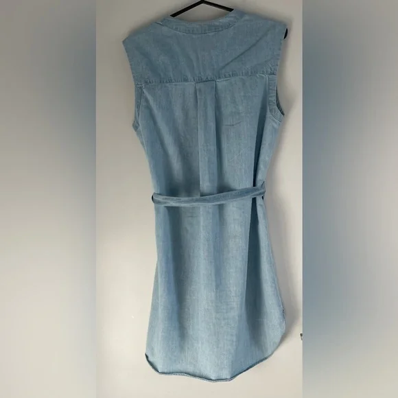 Women’s Sleeveless Belted Shirtdress - Picture 3 of 9